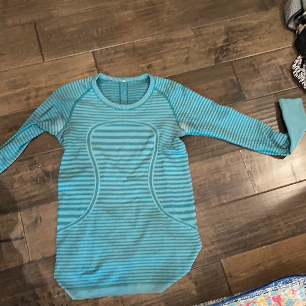 swiftly tech lulu lemon long sleeve shirt